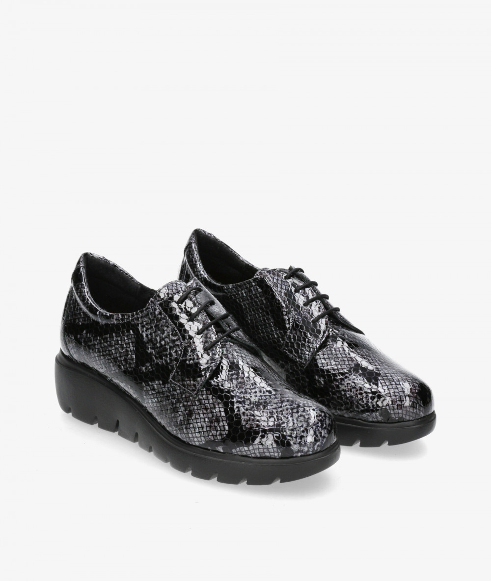 Zapatos confort DOCTOR CUTILLAS 89546 en charol negro