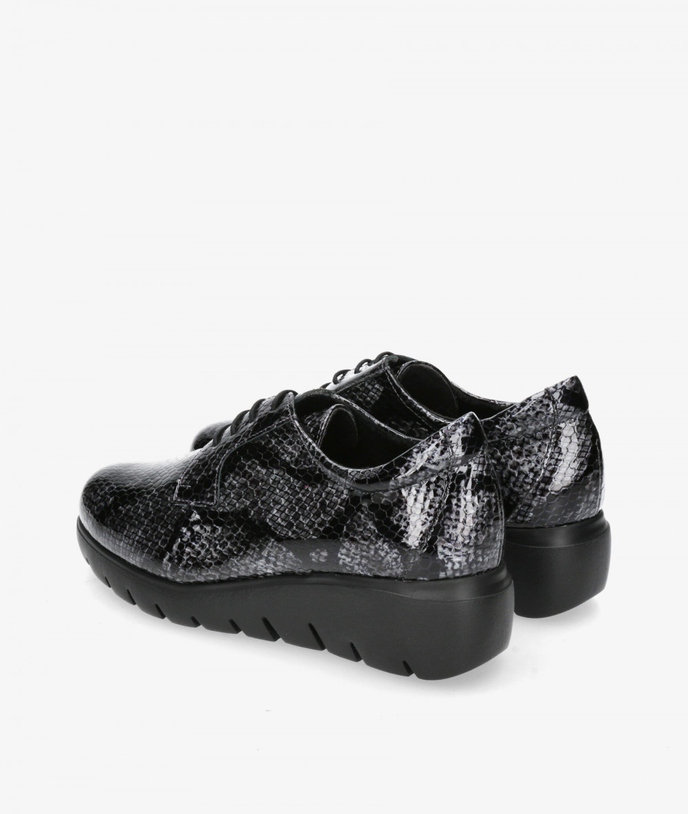 Zapatos confort DOCTOR CUTILLAS 89546 en charol negro