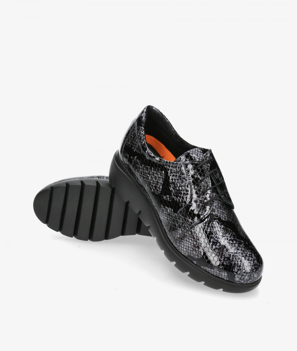 Zapatos confort DOCTOR CUTILLAS 89546 en charol negro