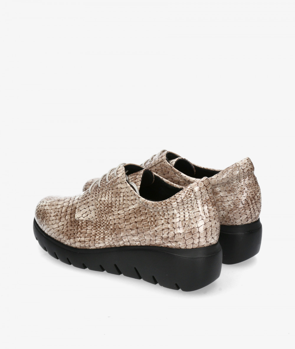 Zapatos confort DOCTOR CUTILLAS 89546 en charol hueso