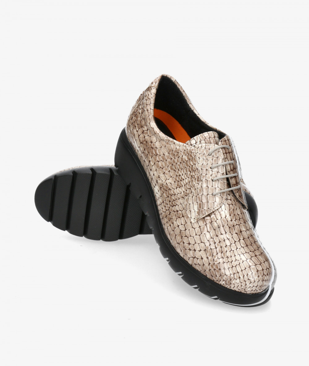 Zapatos confort DOCTOR CUTILLAS 89546 en charol hueso