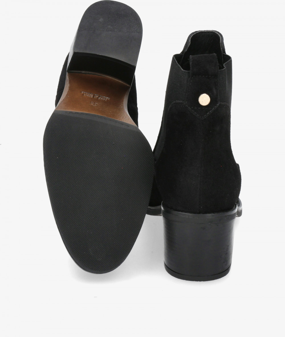 Botines Alpe  2202 en serraje negro Botines Alpe  2202 en serraje negro