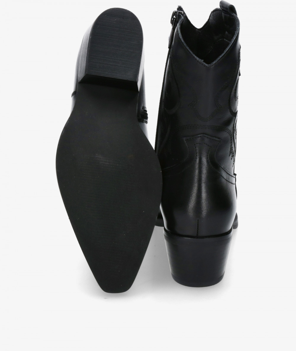 Botines pabloochoa.shoes  05 en negro Botines pabloochoa.shoes  05 en negro