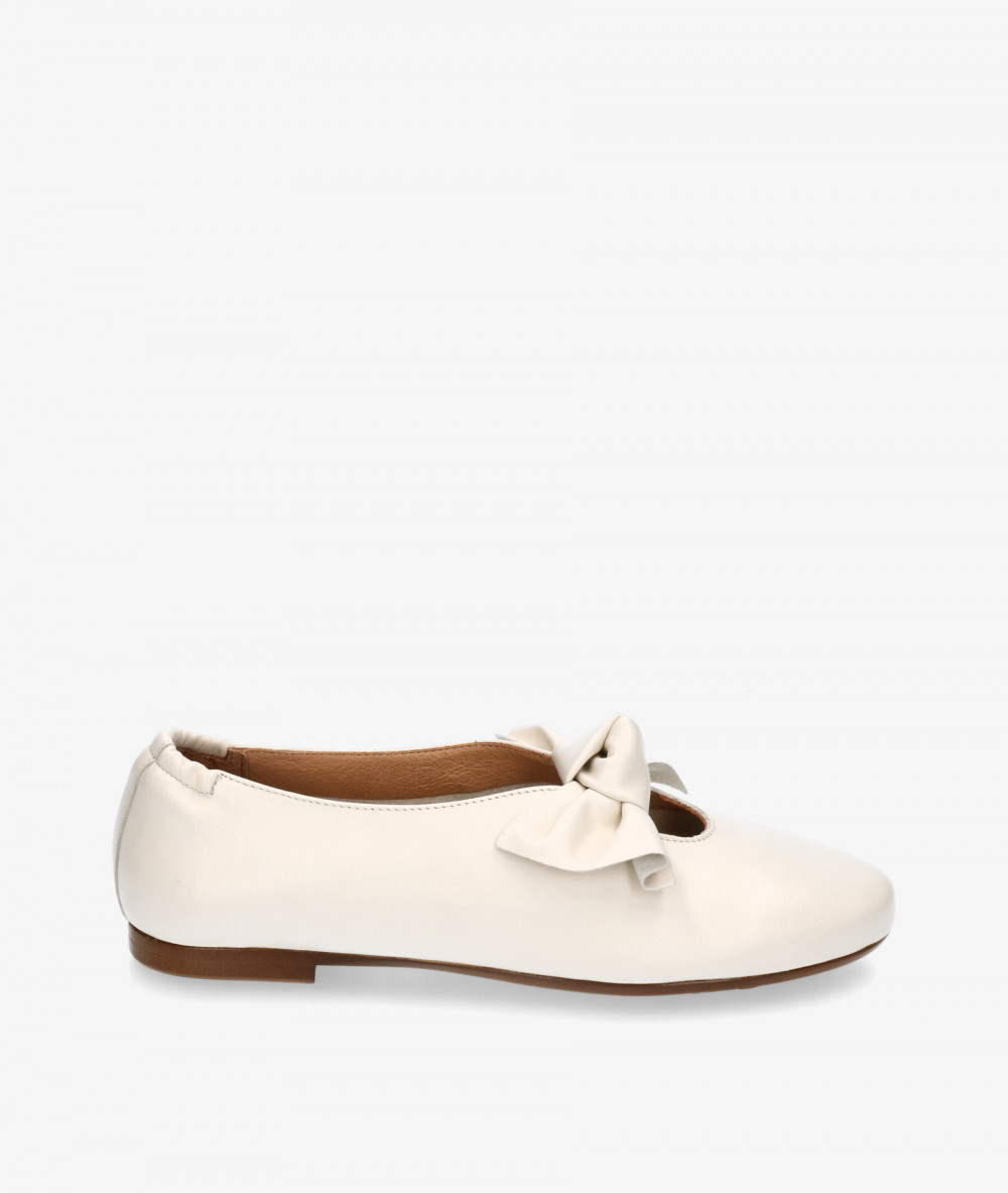 Zapatos de vestir Traveris 91407 en hueso