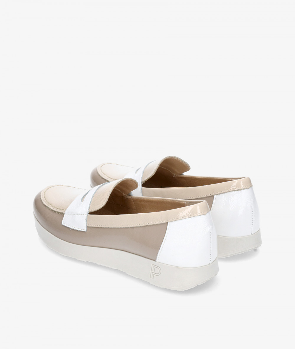 Zapatos confort Pitillos 10420 en charol taupe Zapatos confort Pitillos 10420 en charol taupe