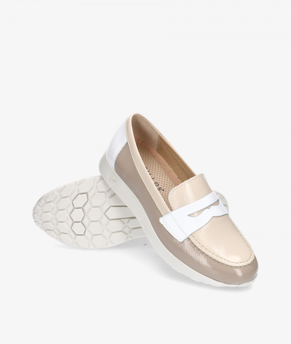 Zapatos confort Pitillos 10420 en charol taupe Zapatos confort Pitillos 10420 en charol taupe