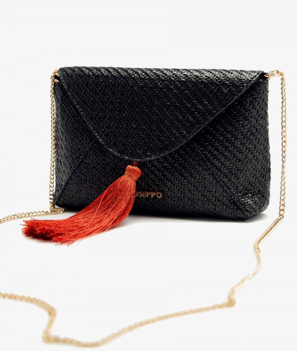 Elevate your look! Our Bag collection a combination of design, quality and comfort for your daily outfits Elevate your look! Our Bag collection a combination of design, quality and comfort for your daily outfits