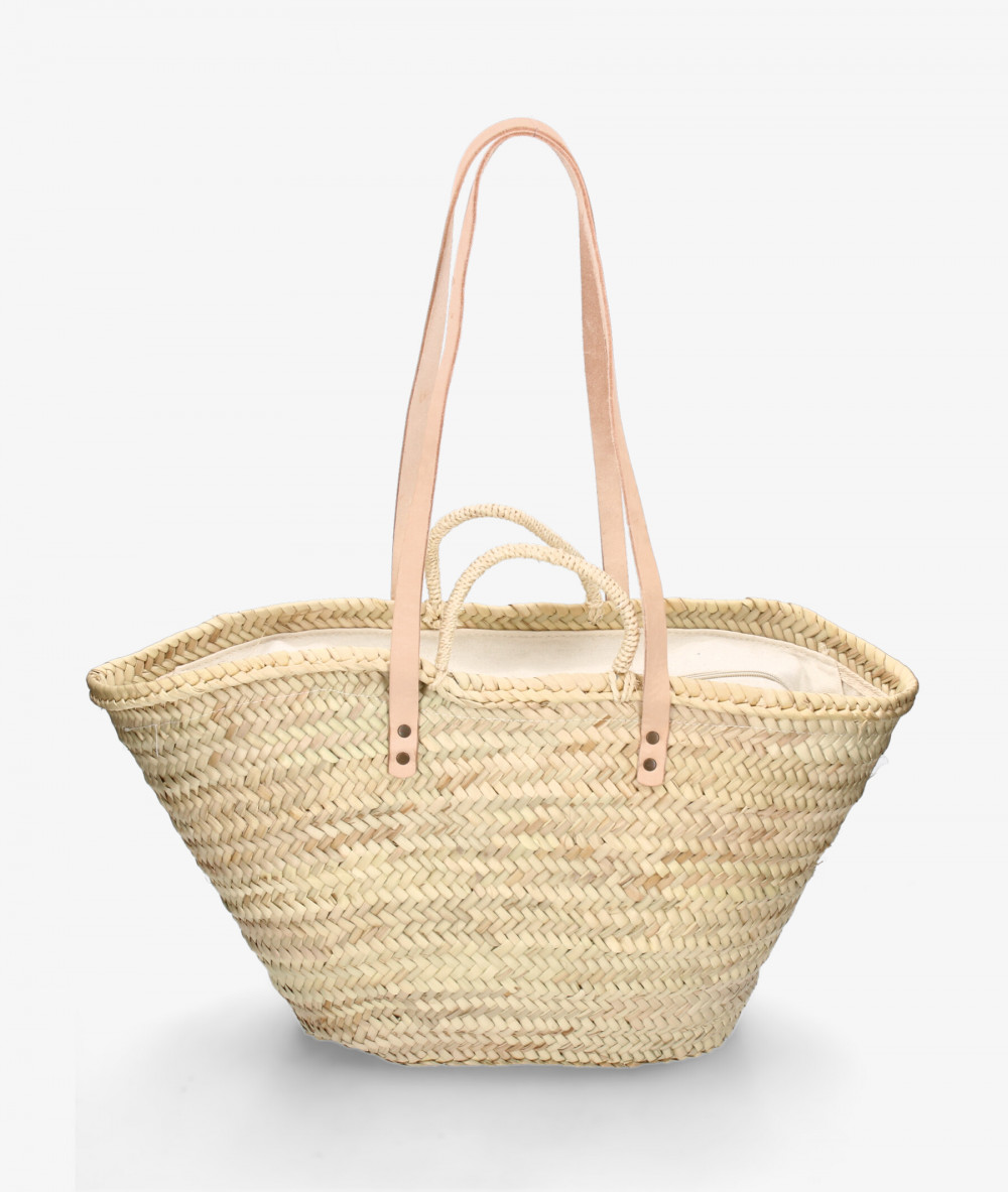 Elevate your look! Our Bag collection a combination of design, quality and comfort for your daily outfits