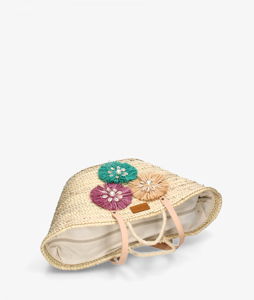 Elevate your look! Our Bag collection a combination of design, quality and comfort for your daily outfits