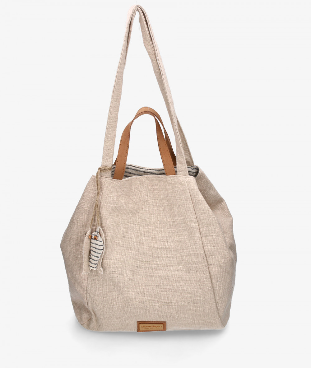 Elevate your look! Our Bag collection a combination of design, quality and comfort for your daily outfits Elevate your look! Our Bag collection a combination of design, quality and comfort for your daily outfits