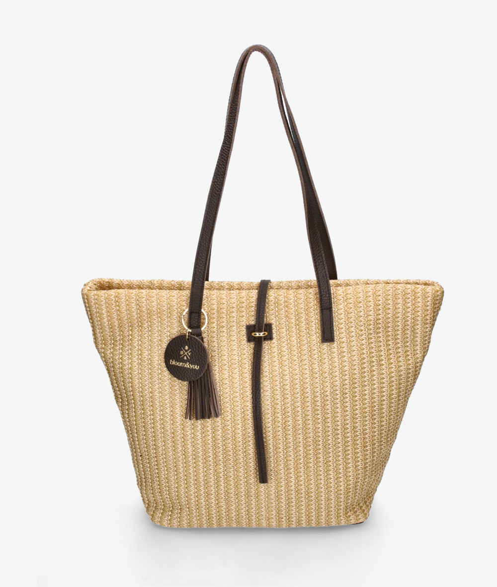 Elevate your look! Our Bag collection a combination of design, quality and comfort for your daily outfits Elevate your look! Our Bag collection a combination of design, quality and comfort for your daily outfits