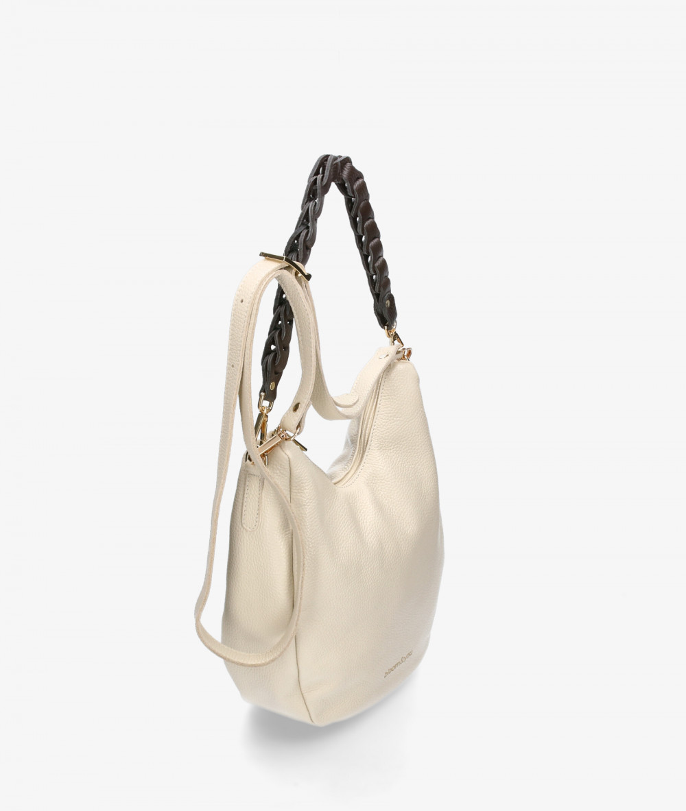 Elevate your look! Our Bag collection a combination of design, quality and comfort for your daily outfits Elevate your look! Our Bag collection a combination of design, quality and comfort for your daily outfits