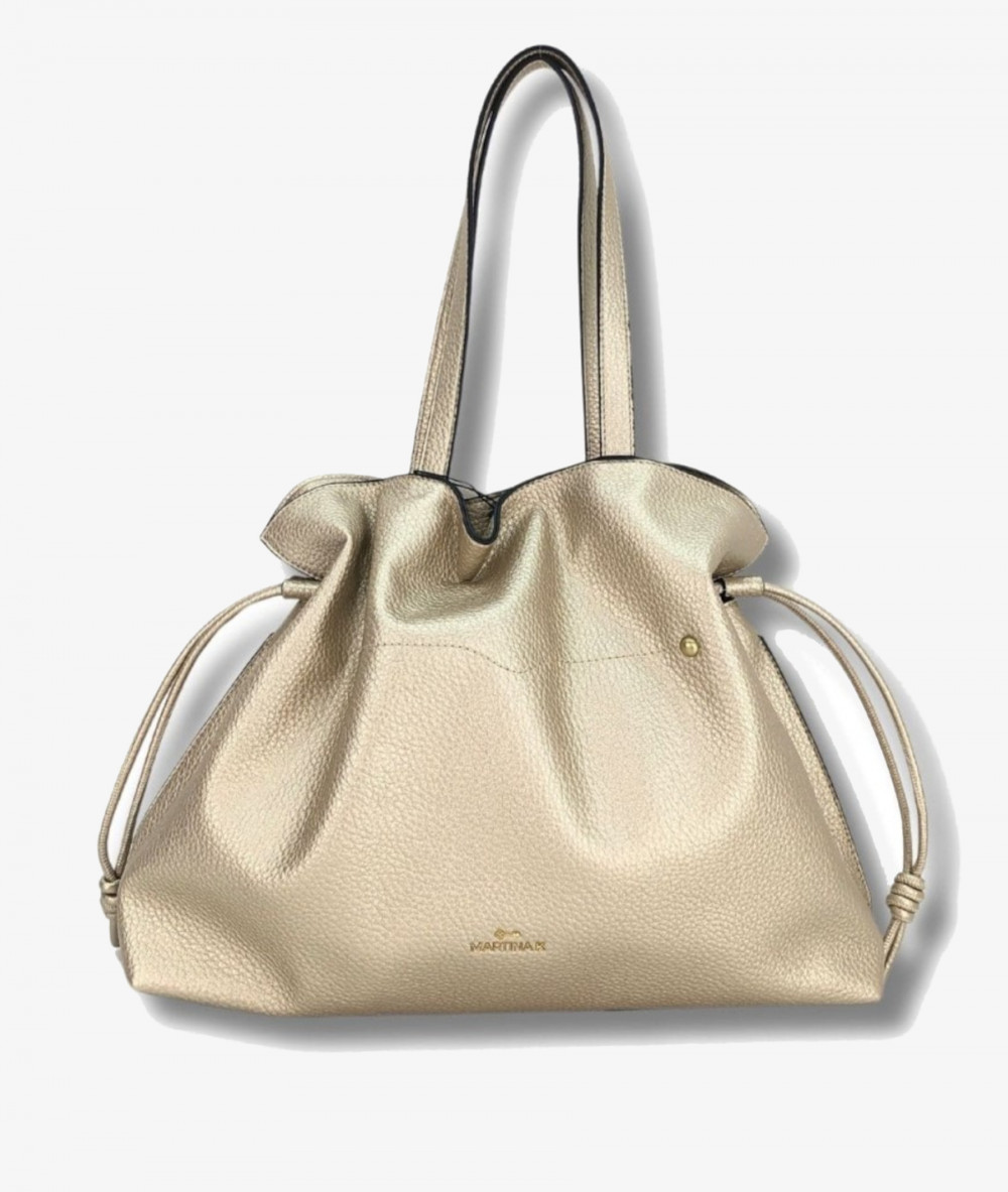 Elevate your look! Our Bag collection a combination of design, quality and comfort for your daily outfits Elevate your look! Our Bag collection a combination of design, quality and comfort for your daily outfits
