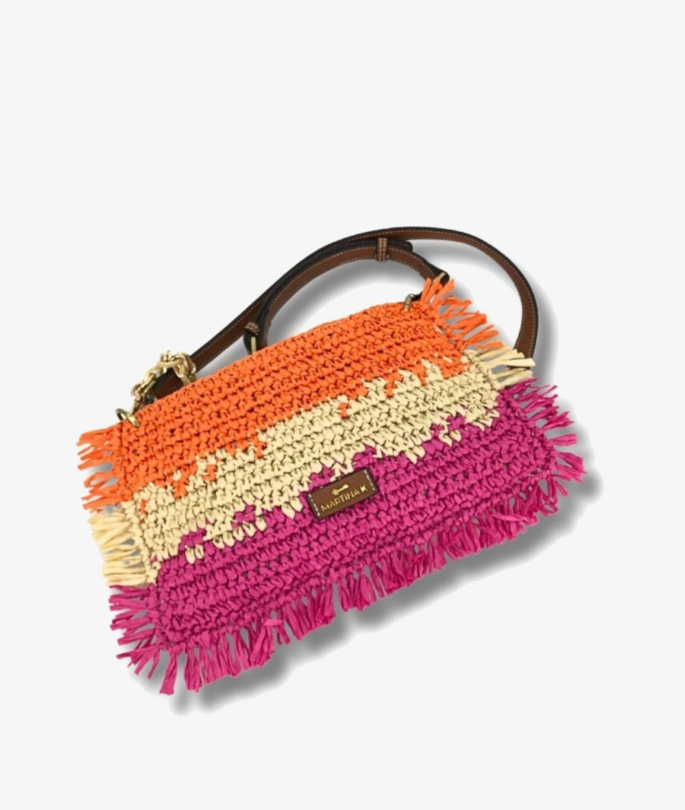 Elevate your look! Our Bag collection a combination of design, quality and comfort for your daily outfits Elevate your look! Our Bag collection a combination of design, quality and comfort for your daily outfits