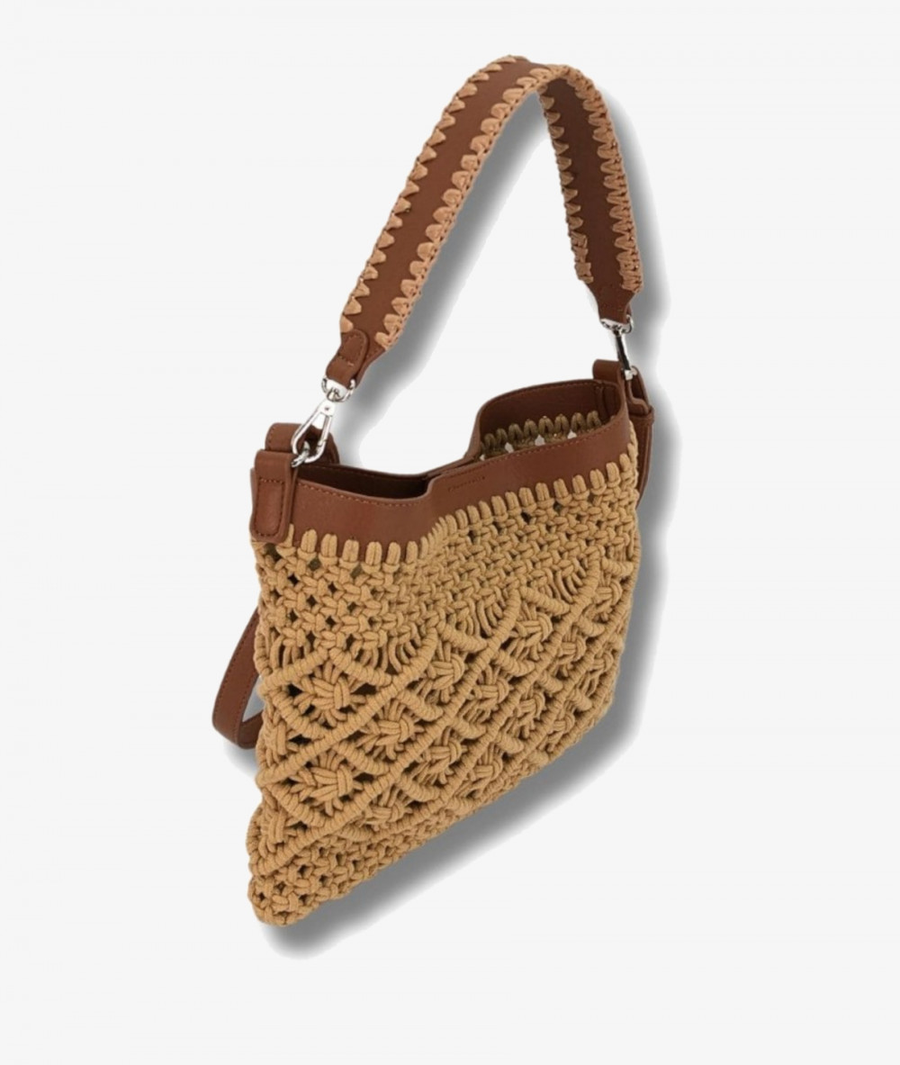 Elevate your look! Our Bag collection a combination of design, quality and comfort for your daily outfits Elevate your look! Our Bag collection a combination of design, quality and comfort for your daily outfits