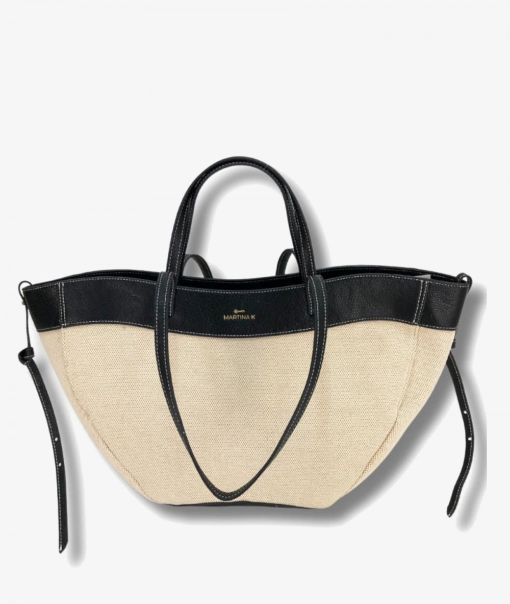 Elevate your look! Our Bag collection a combination of design, quality and comfort for your daily outfits Elevate your look! Our Bag collection a combination of design, quality and comfort for your daily outfits