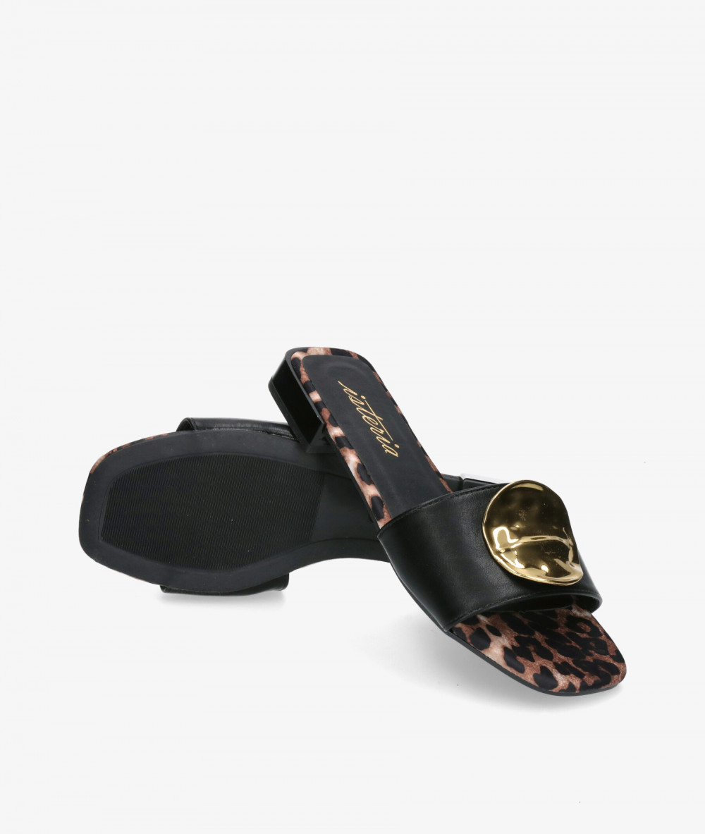 Sandalias ISTERIA  25083 en negro Sandalias ISTERIA  25083 en negro