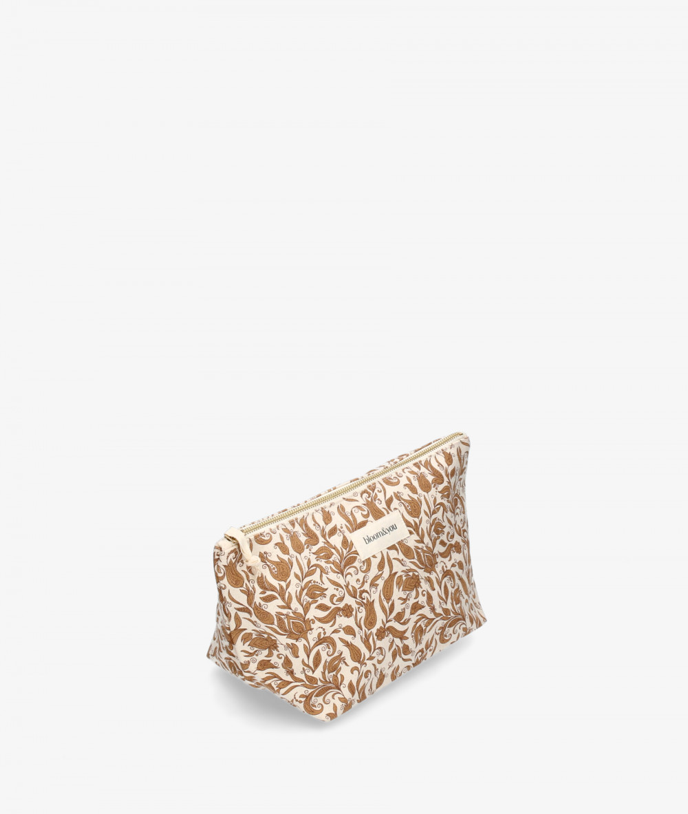 Elevate your look! Our NECESER collection a combination of design, quality and comfort for your daily outfits