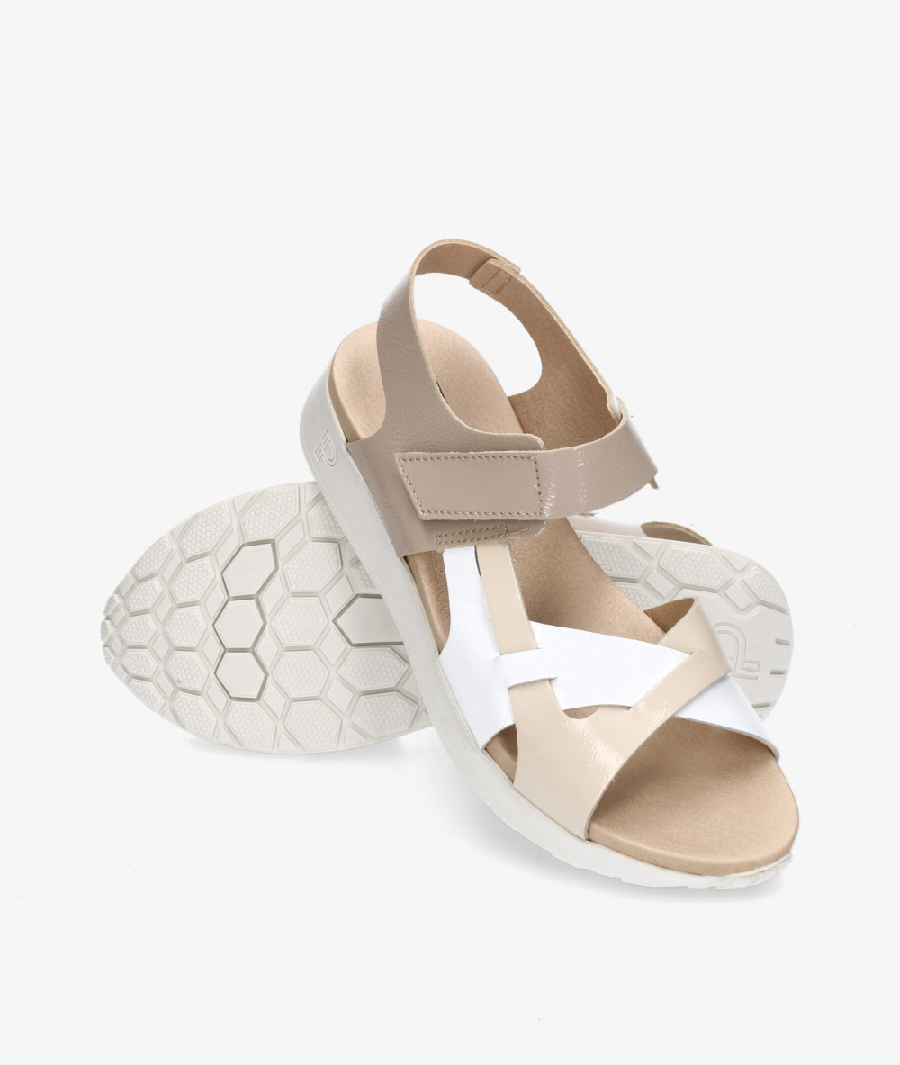 Pitillos Sandals  10554 in taupe patent leather Pitillos Sandals  10554 in taupe patent leather