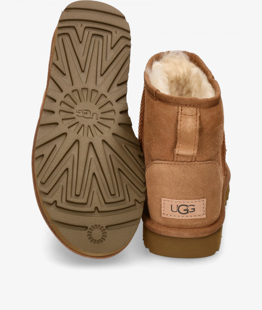 Botines UGG CLASSIC MINI II en cuero
