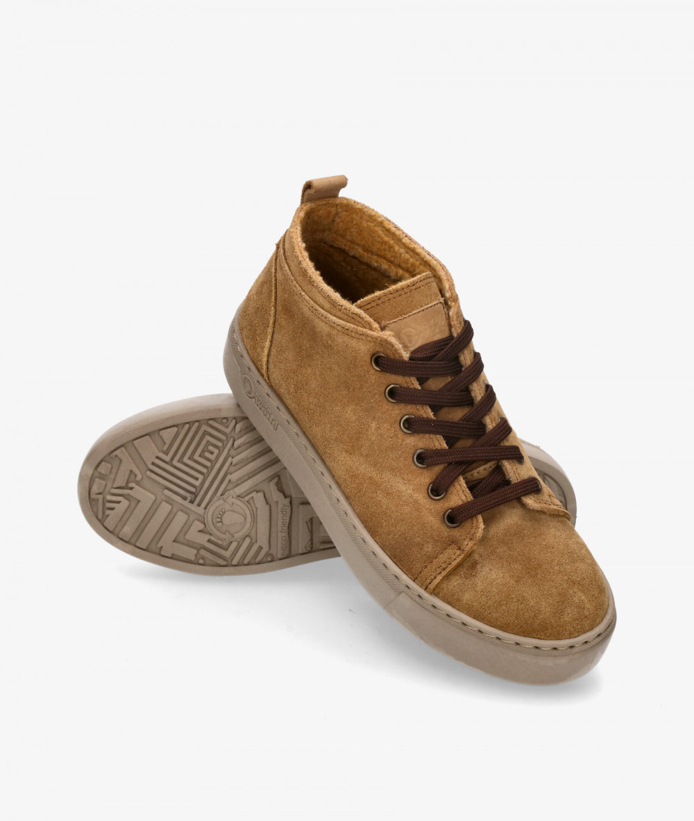 Deportivos Natural World  6122 en serraje camel Deportivos Natural World  6122 en serraje camel