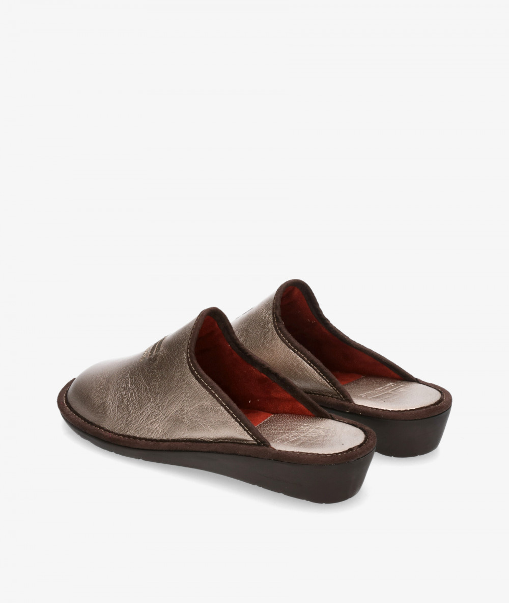 Chinela Nordikas 281-O/8F en taupe metalizado Chinela Nordikas 281-O/8F en taupe metalizado