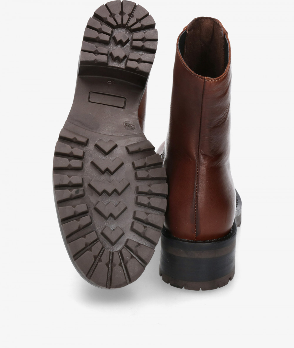 Botines Traveris B-1377 M en cuero