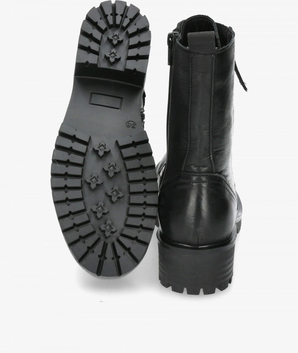 Botines Traveris  B-3034 en negro