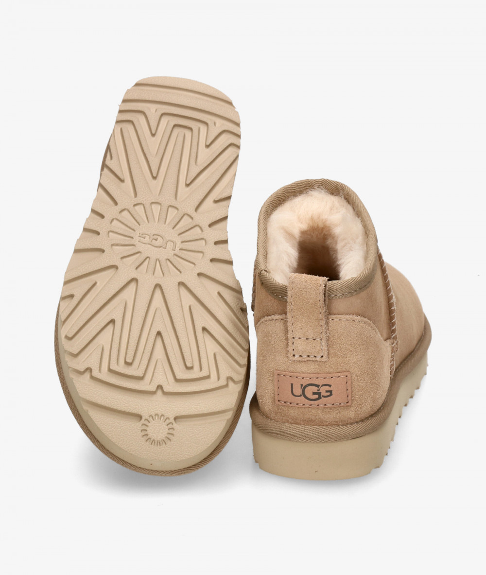 Botines UGG CLASSIC ULTRA MINI en beige