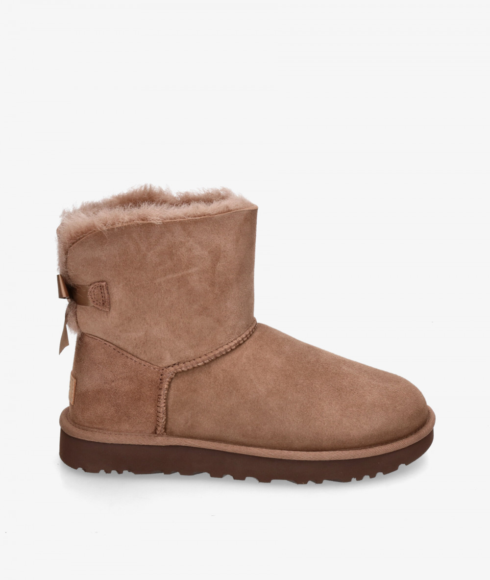 Botas UGG MINI BAILEY BOW en topo