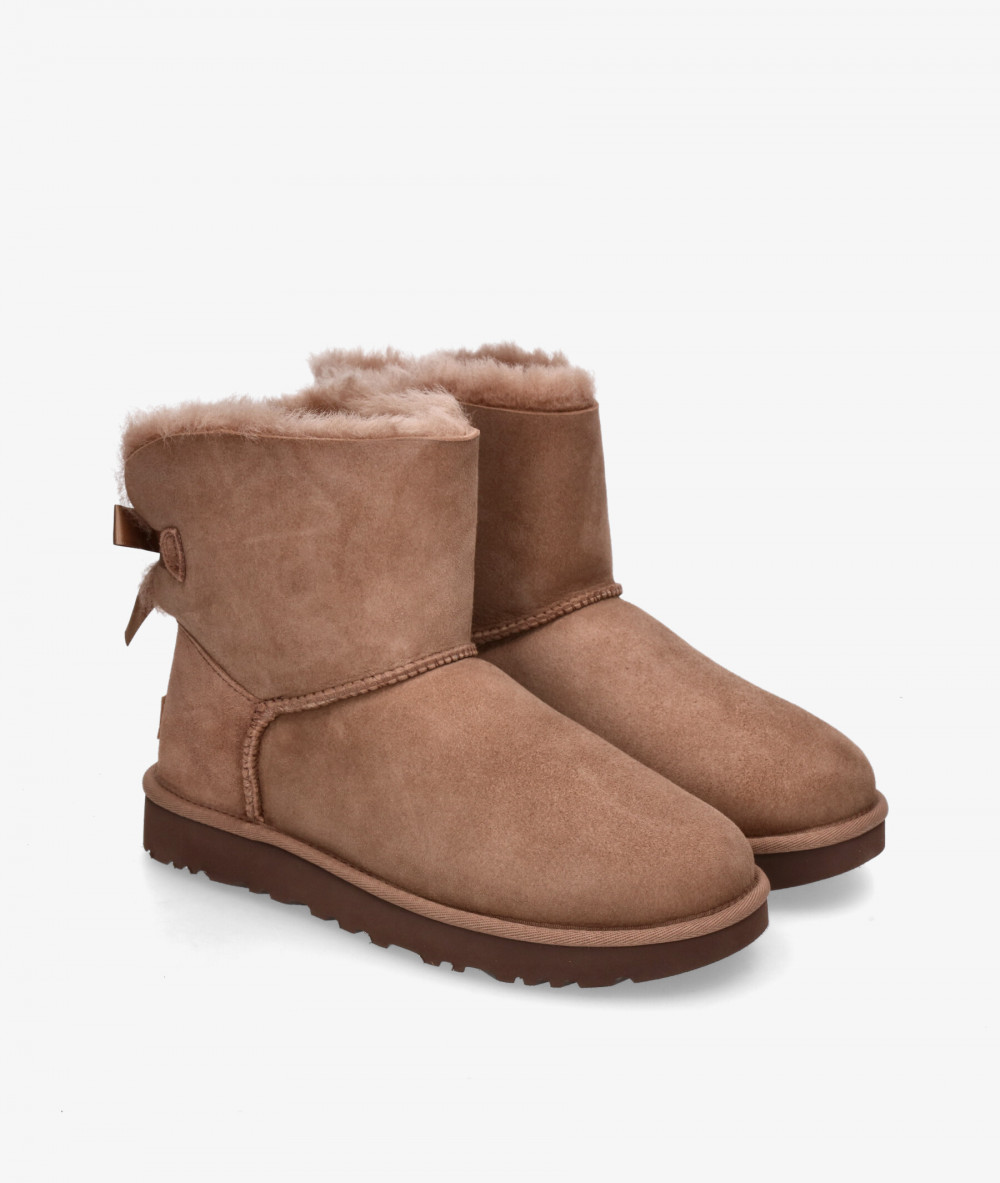 Botas UGG MINI BAILEY BOW en topo