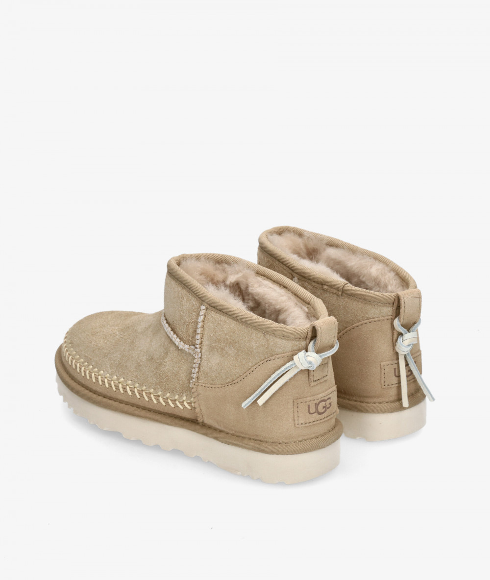 Botines UGG CLASSIC ULTRA MINI BIARRITZ en beige