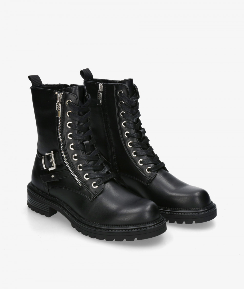 Botines Mustang  54774 en negro Botines Mustang  54774 en negro