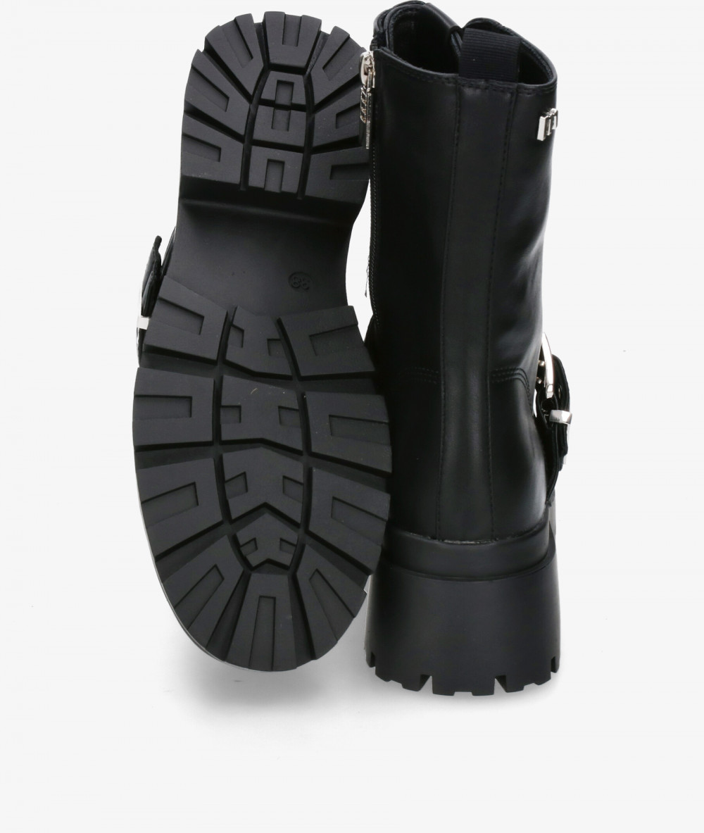 Botines Mustang  54654 en negro Botines Mustang  54654 en negro