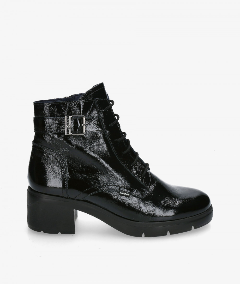 Botines Fluchos  F2107 en charol negro Botines Fluchos  F2107 en charol negro