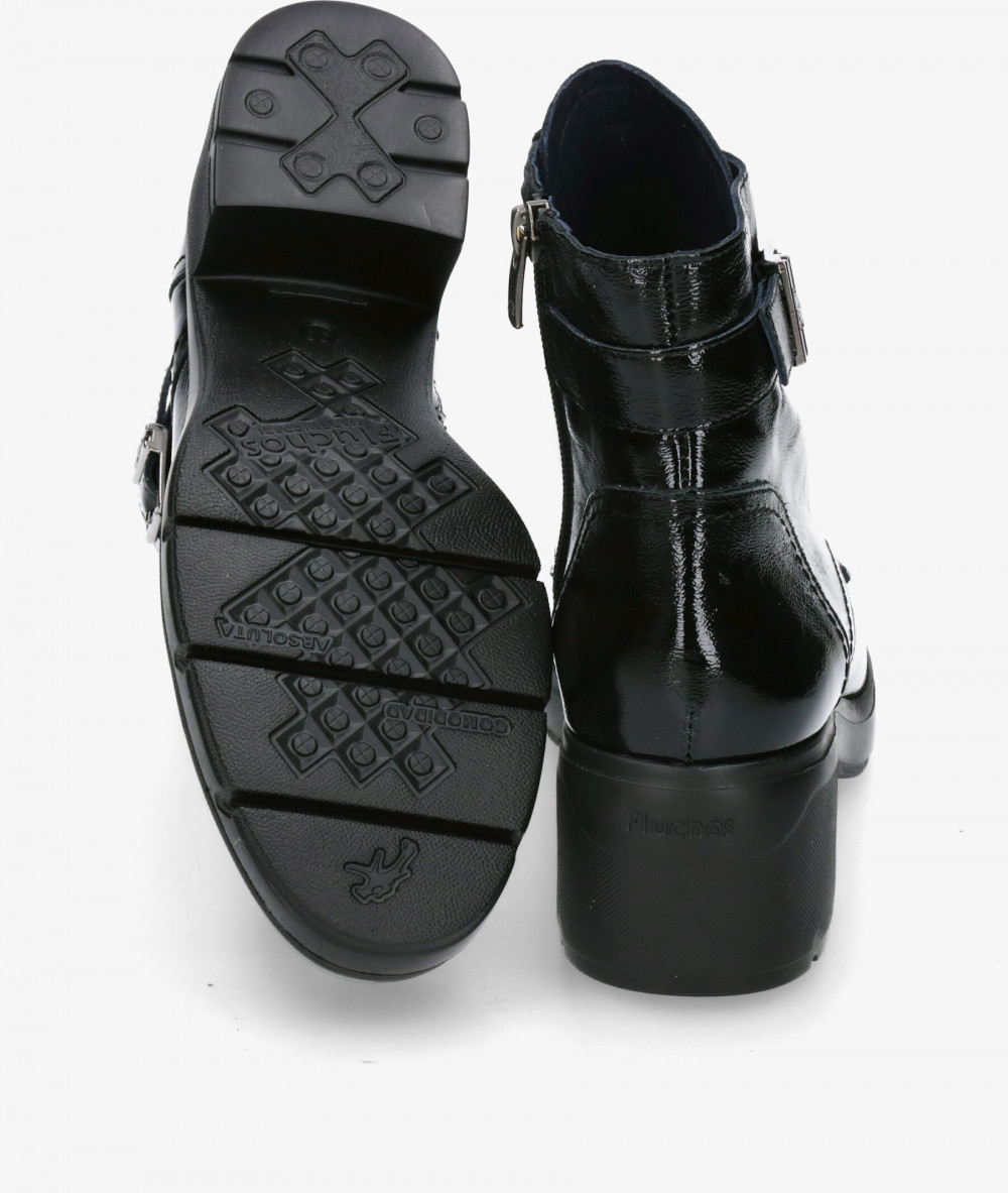 Botines Fluchos  F2107 en charol negro Botines Fluchos  F2107 en charol negro