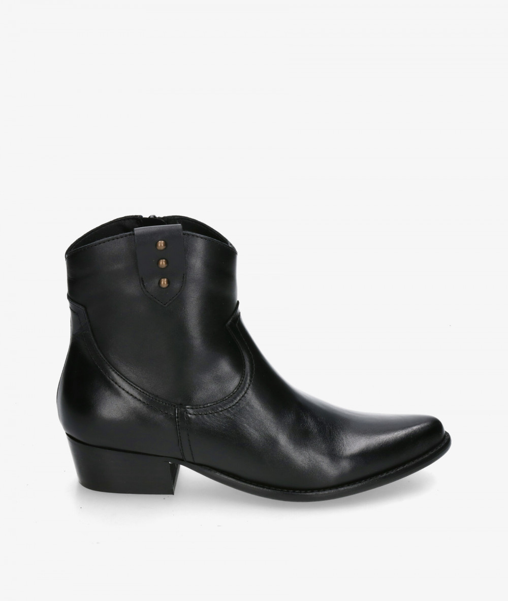 Botines pabloochoa.shoes CALIOPE SB TACHAS en negro