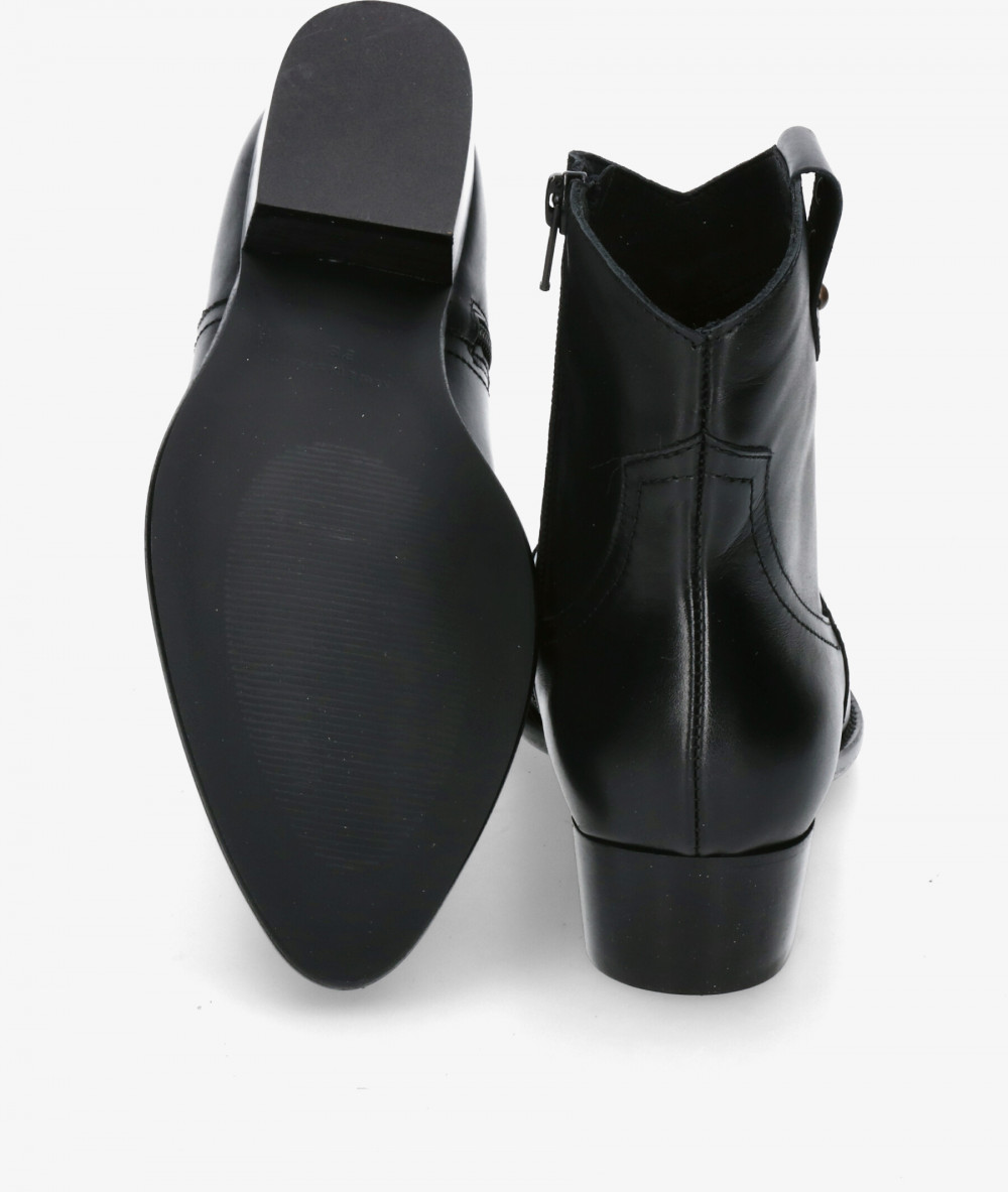 Botines pabloochoa.shoes CALIOPE SB TACHAS en negro