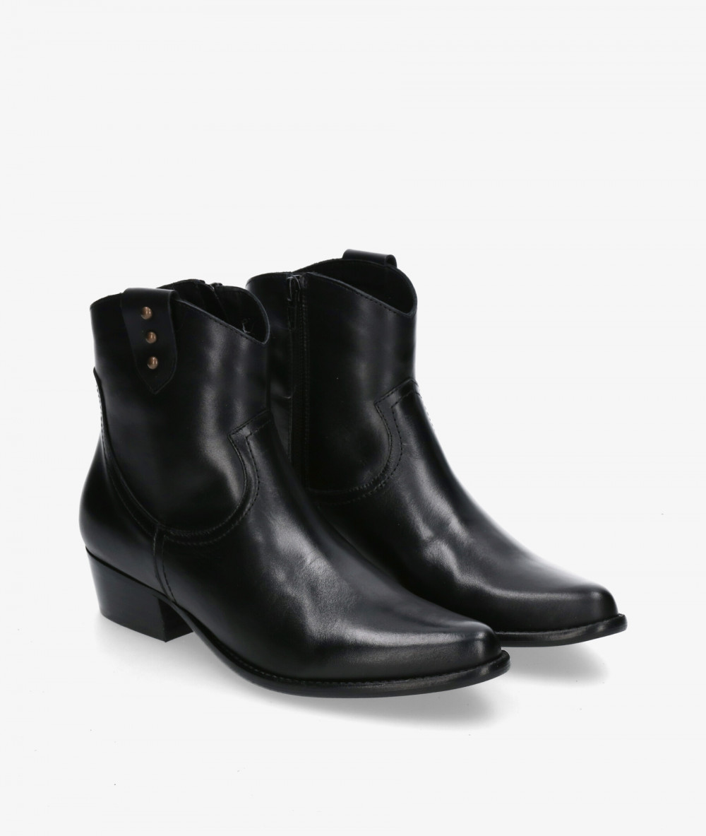Botines PABLO8A- TDN  CALIOPE SB TACHAS en negro Botines PABLO8A- TDN  CALIOPE SB TACHAS en negro