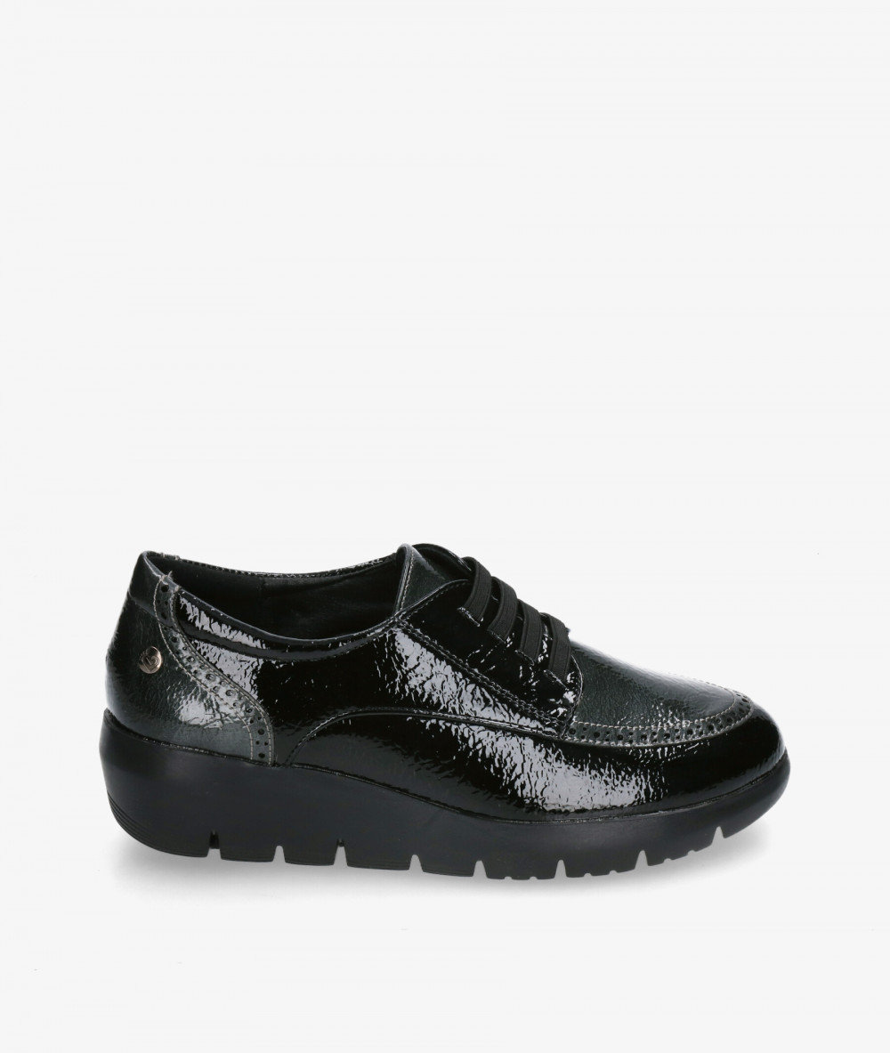 Zapatos confort Amarpies 29308 en charol negro Zapatos confort Amarpies 29308 en charol negro