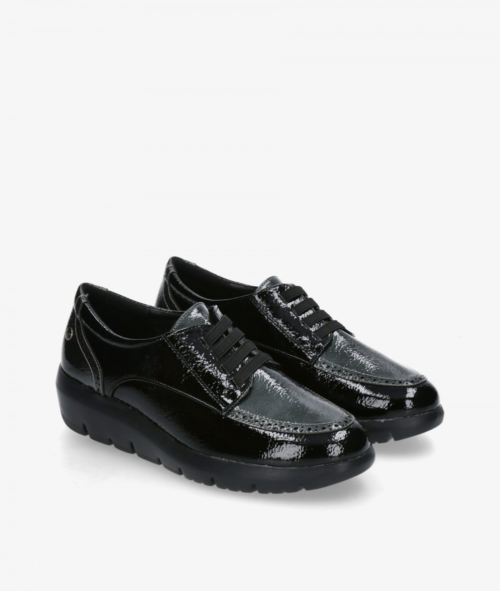 Zapatos confort Amarpies 29308 en charol negro Zapatos confort Amarpies 29308 en charol negro