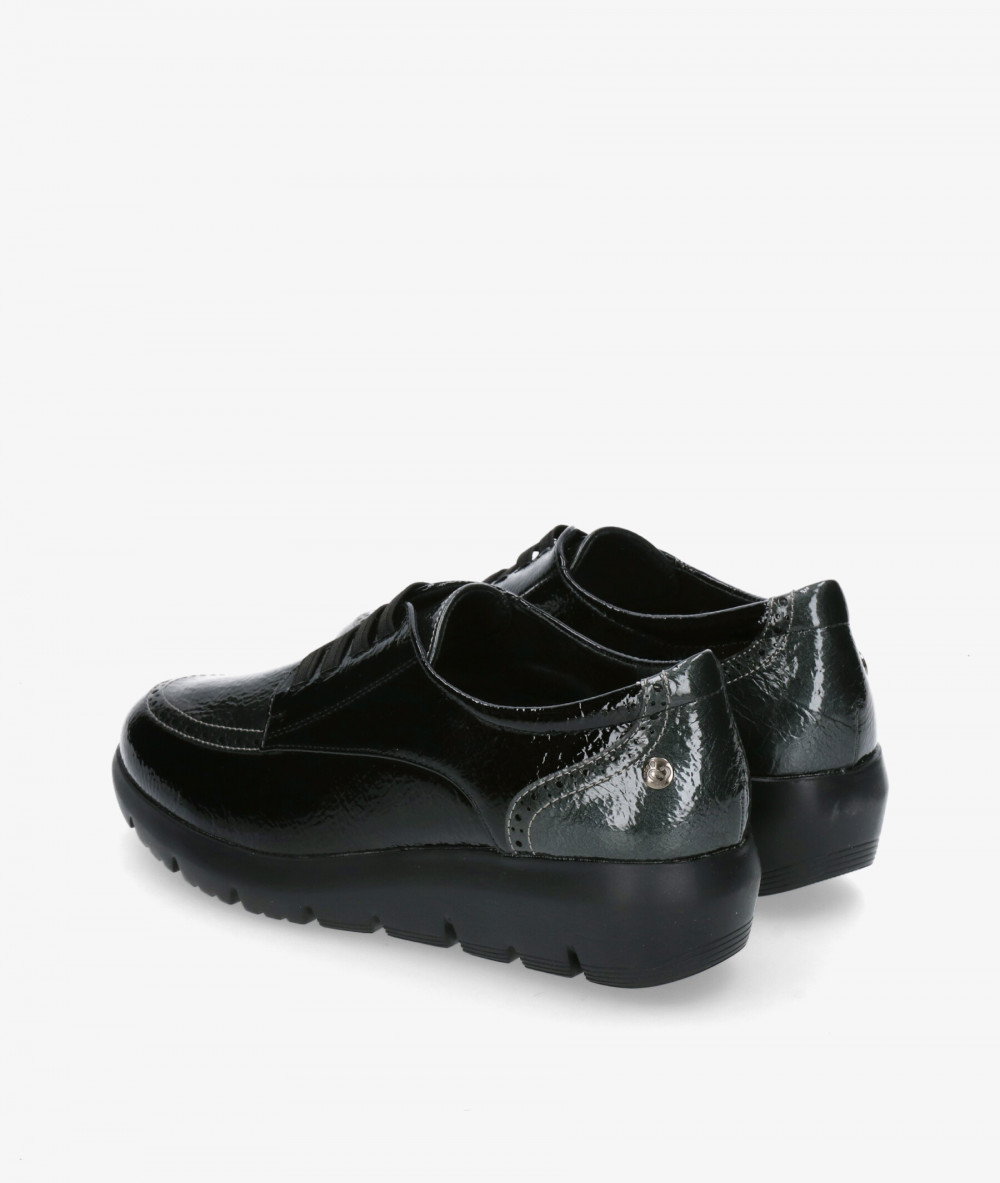 Zapatos confort Amarpies 29308 en charol negro Zapatos confort Amarpies 29308 en charol negro