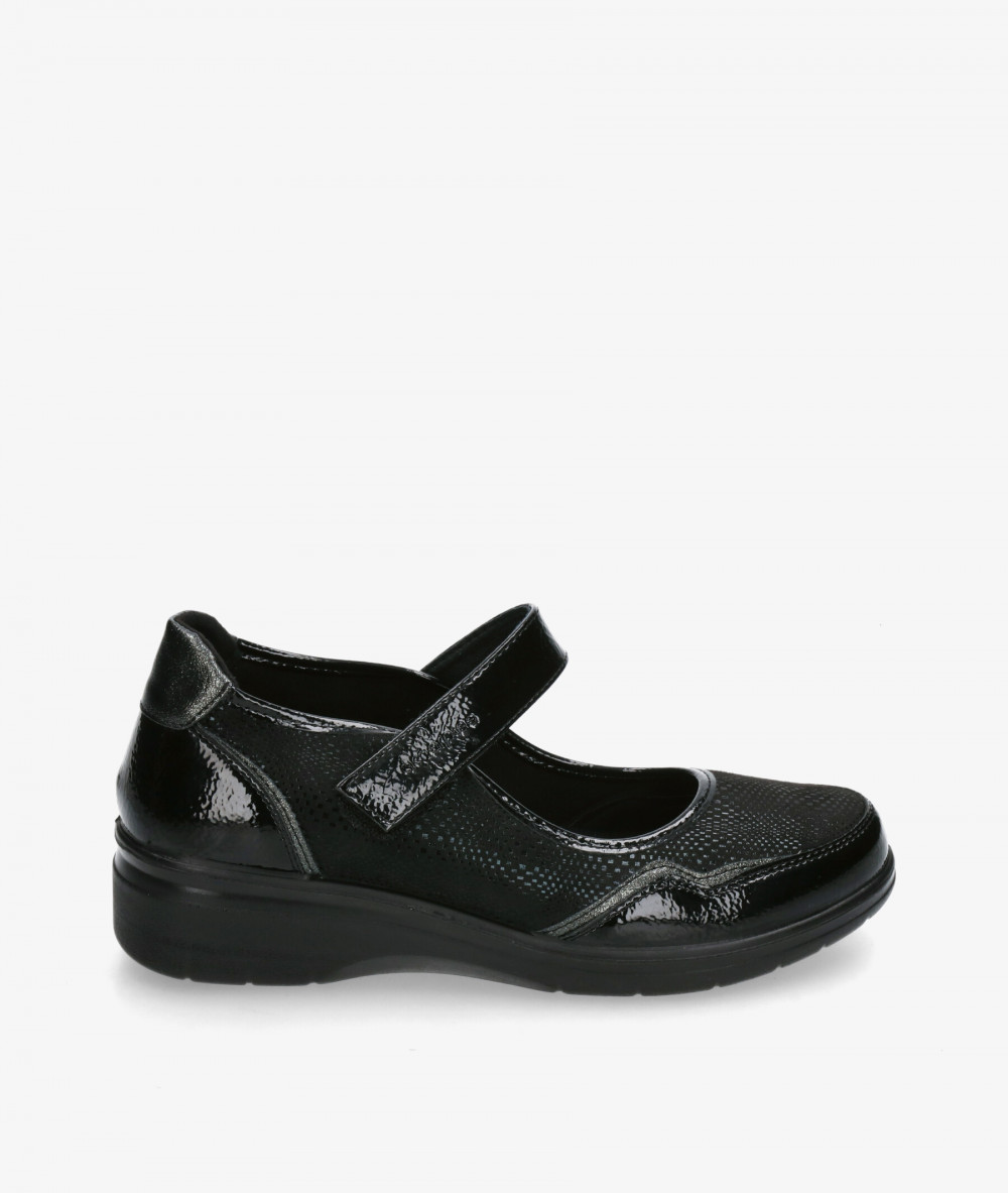 Zapatos confort Amarpies 29381 en charol negro Zapatos confort Amarpies 29381 en charol negro