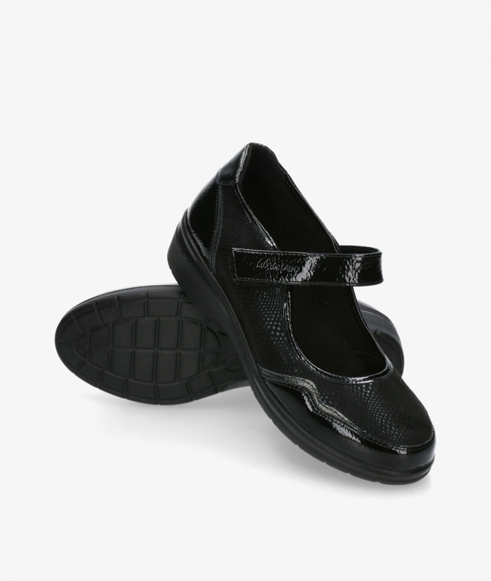 Zapatos confort Amarpies 29381 en charol negro Zapatos confort Amarpies 29381 en charol negro
