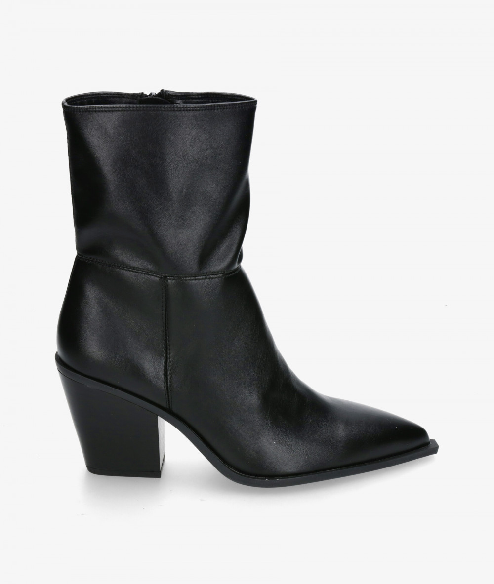Botines CORINA M5820 en negro