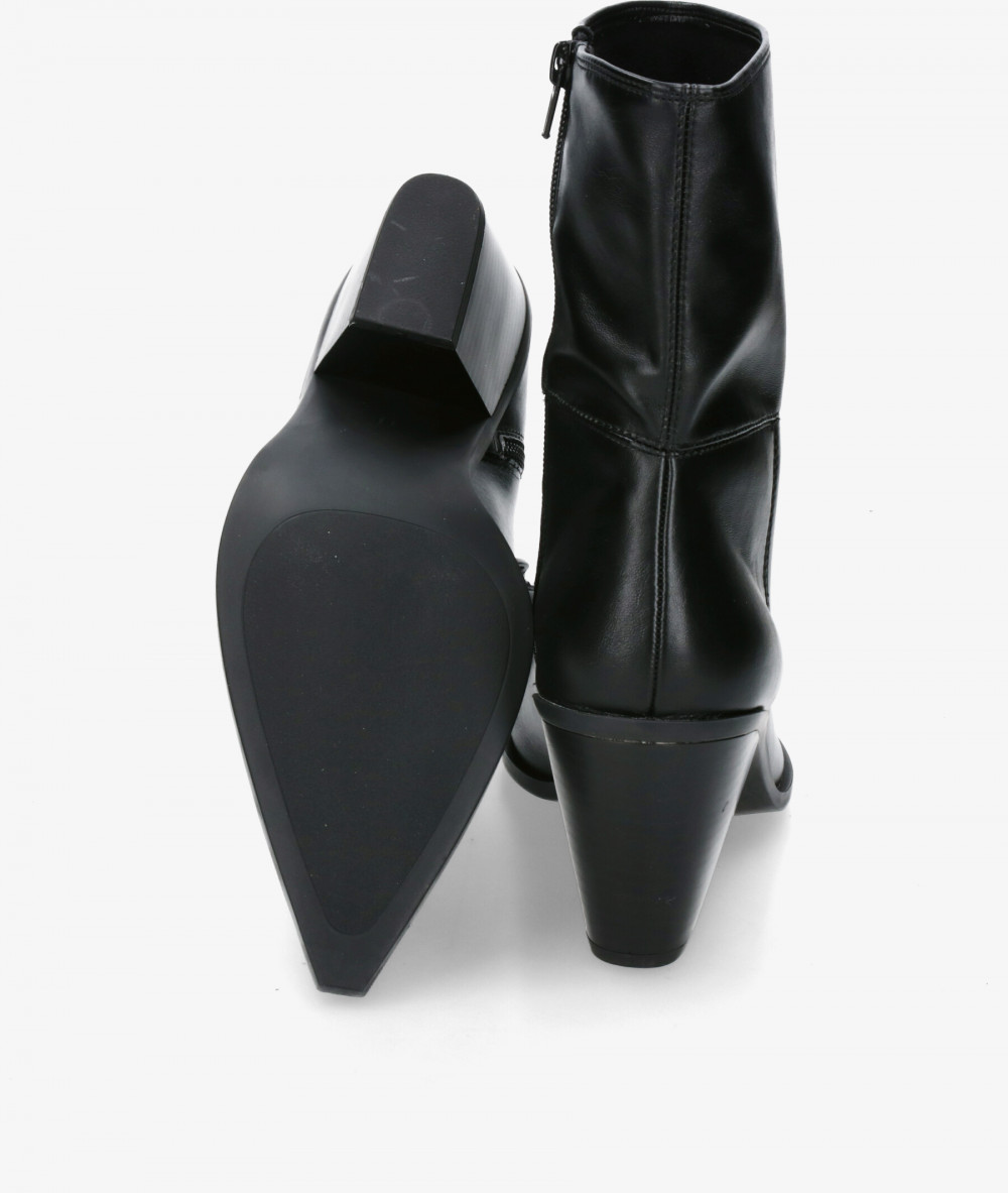 Botines CORINA M5820 en negro