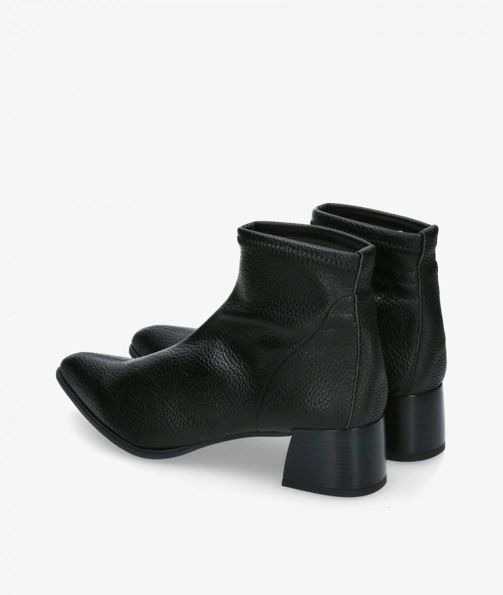 Botines pabloochoa.shoes  5107 en negro Botines pabloochoa.shoes  5107 en negro
