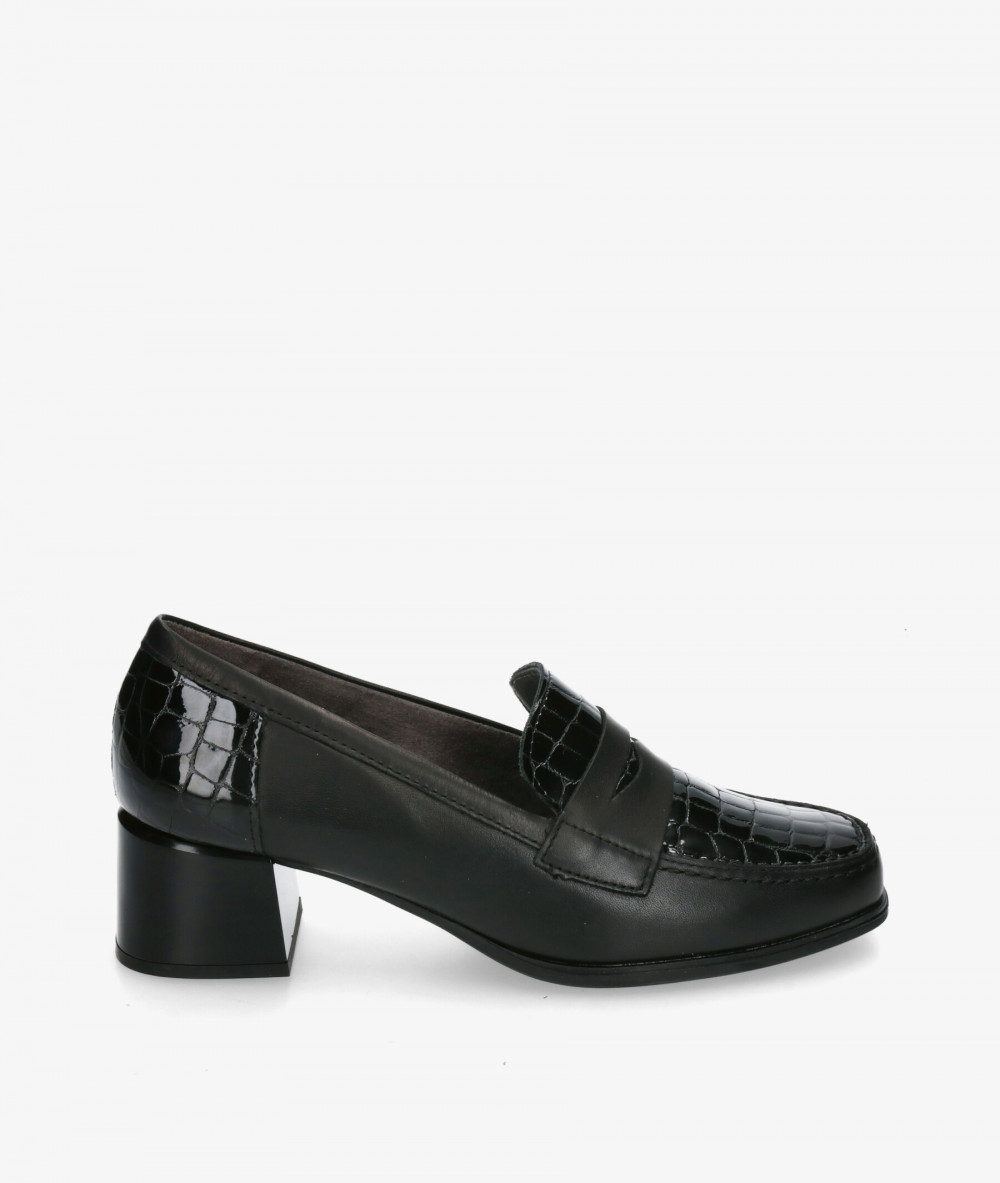 Zapatos de tacón Pitillos 10823 en charol negro Zapatos de tacón Pitillos 10823 en charol negro
