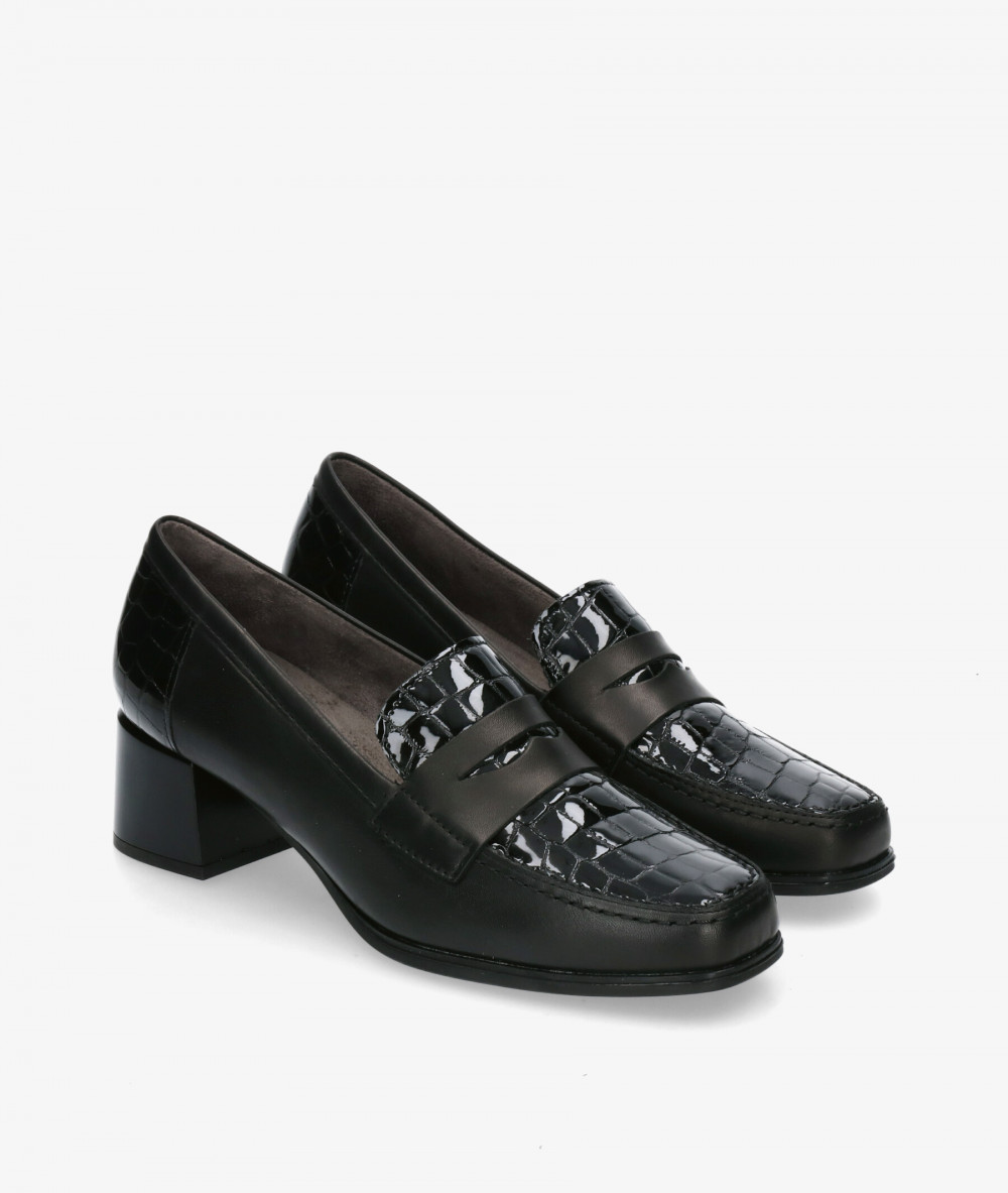 Zapatos de tacón Pitillos 10823 en charol negro Zapatos de tacón Pitillos 10823 en charol negro