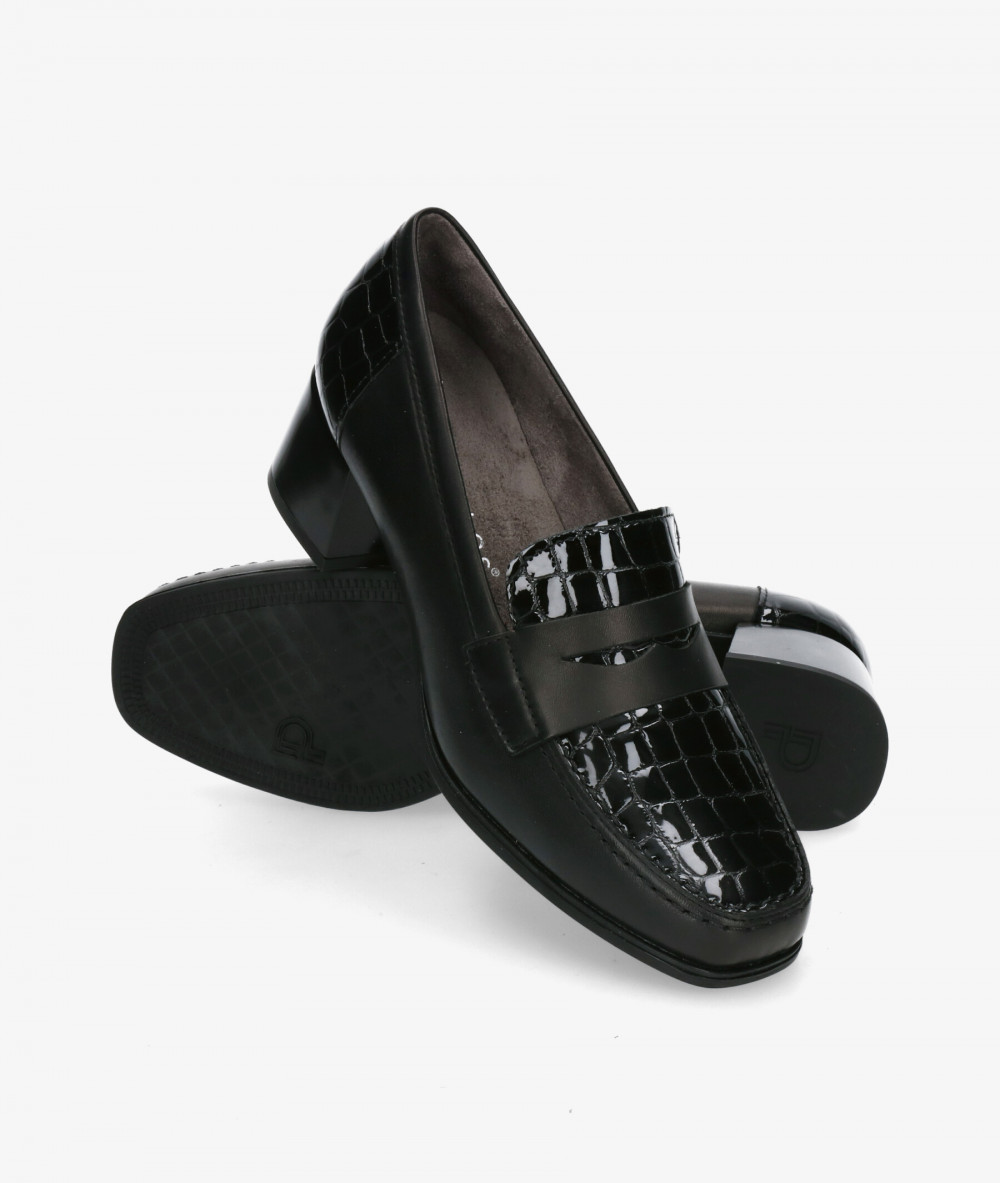 Zapatos de tacón Pitillos 10823 en charol negro Zapatos de tacón Pitillos 10823 en charol negro
